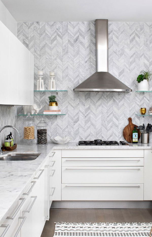 Pola zigzag dengan warna mencolok